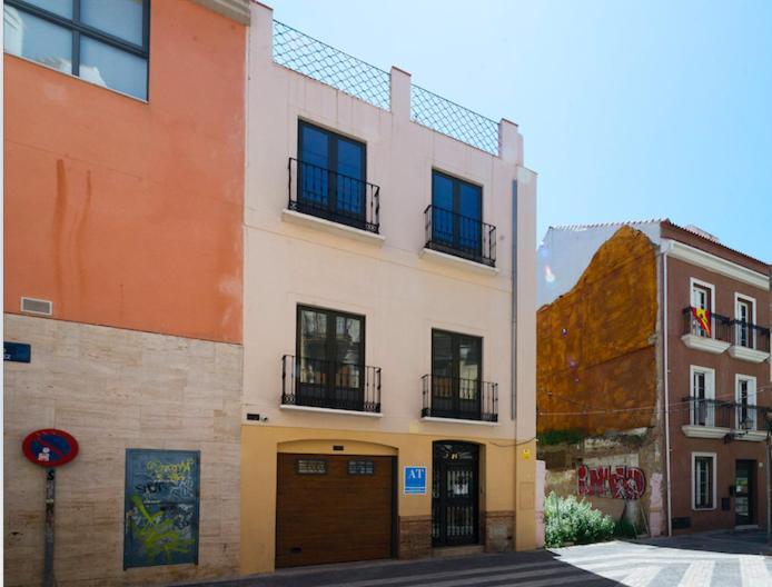 Appartamento Duplex En Centro De Malaga, Calle Nuno Gomez *