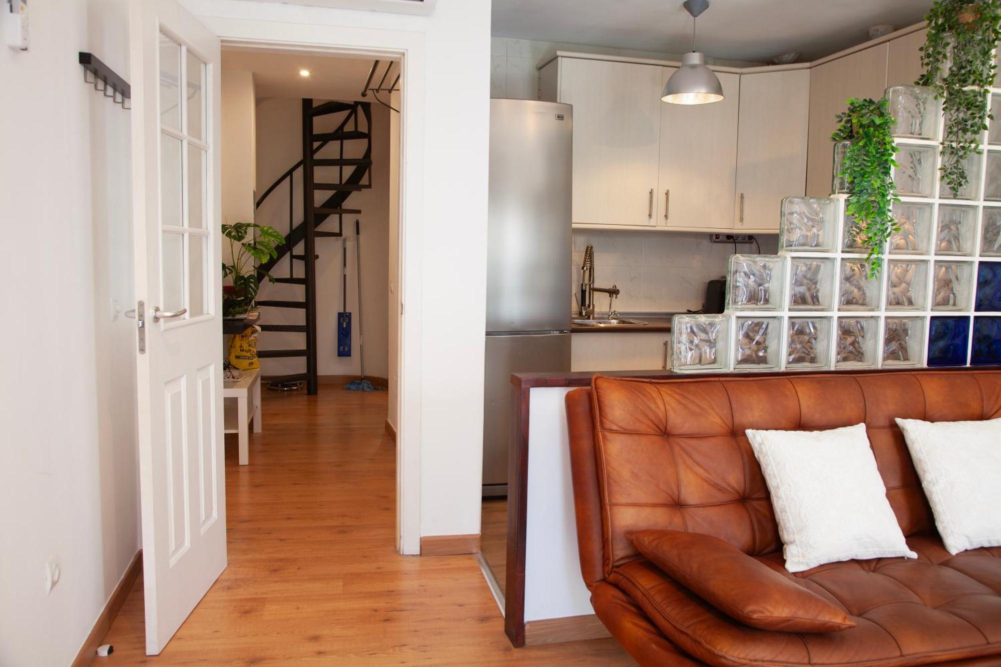 Appartamento Duplex En Centro De Malaga, Calle Nuno Gomez *